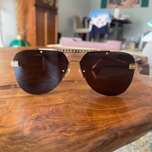 Authentic men sunglasses Louis Vuitton.